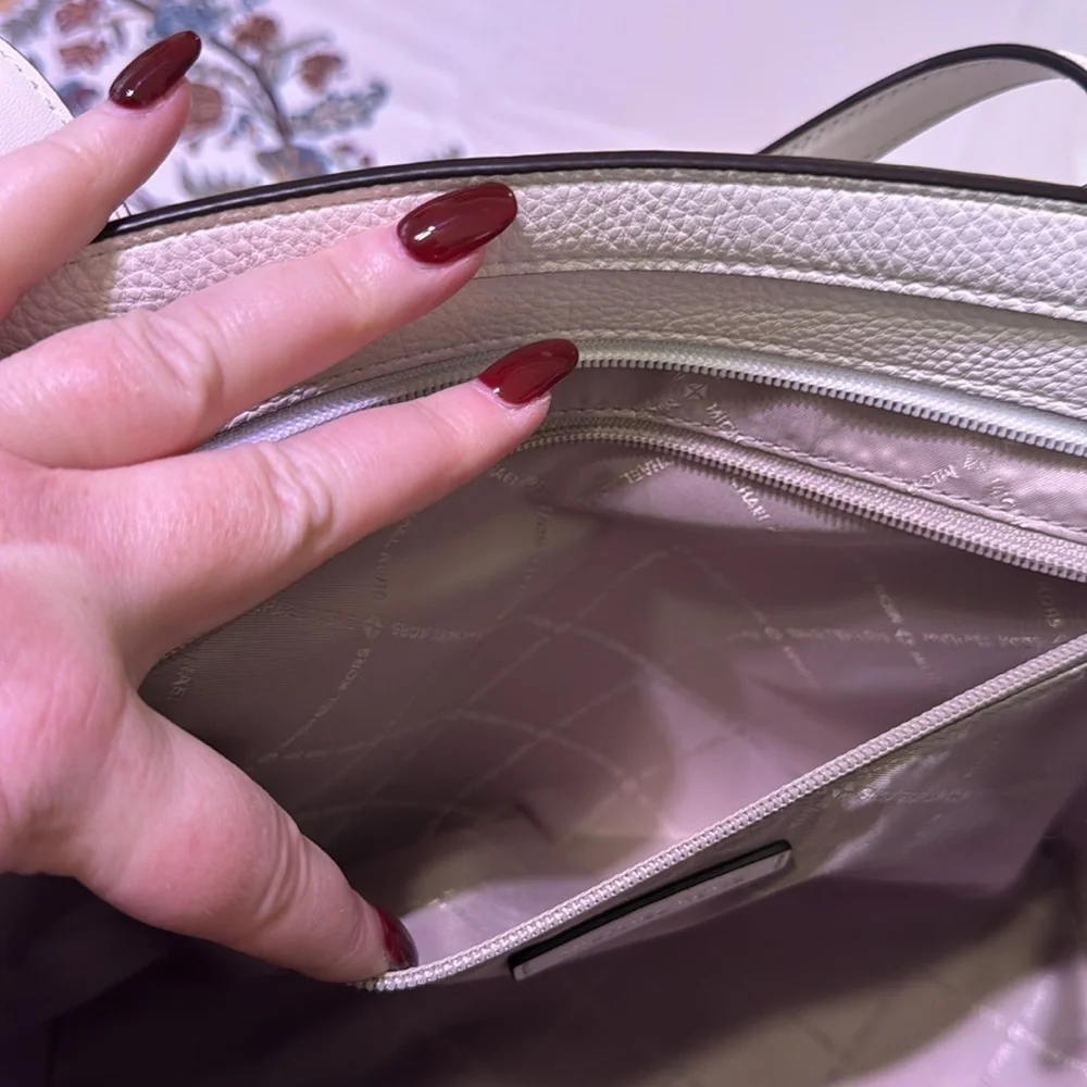 Michael Kors MK Aria Medium White Leather Tote with Silver Hardware EUC